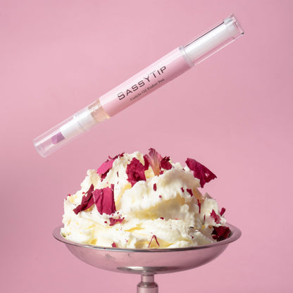 Close-up of SassyTip Cuticle Pusher Pen 2.0 tip, designed for gentle exfoliati